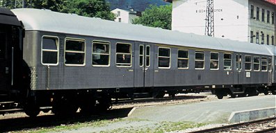 Passenger car 1st/2nd class &quot;Silberlinge&quot;<br /><a href='images/pictures/Roco/45480.jpg' target='_blank'>Full size image</a>